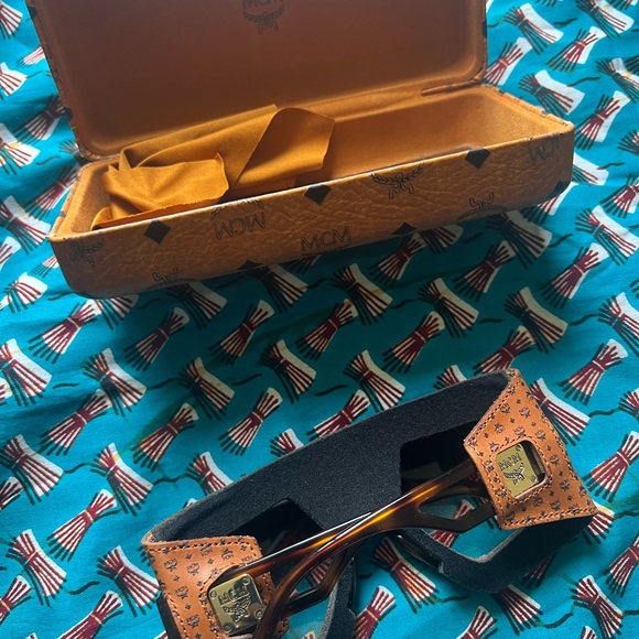 MCM Unisex Black Brown Tortoise Shell Gradient Lens Sunglasses - Picture 2 of 14